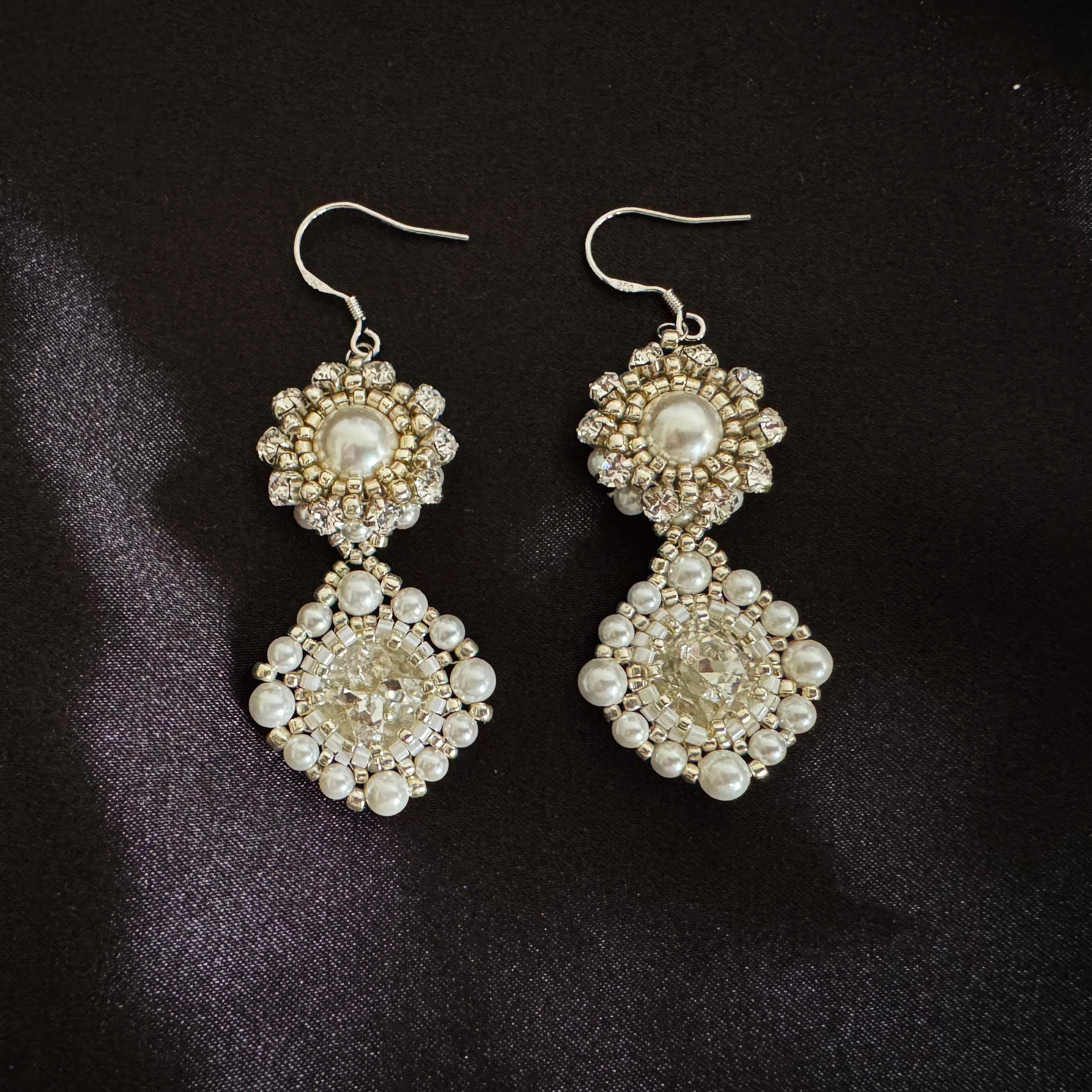 Kit - White Gemstone Pearl Earrings