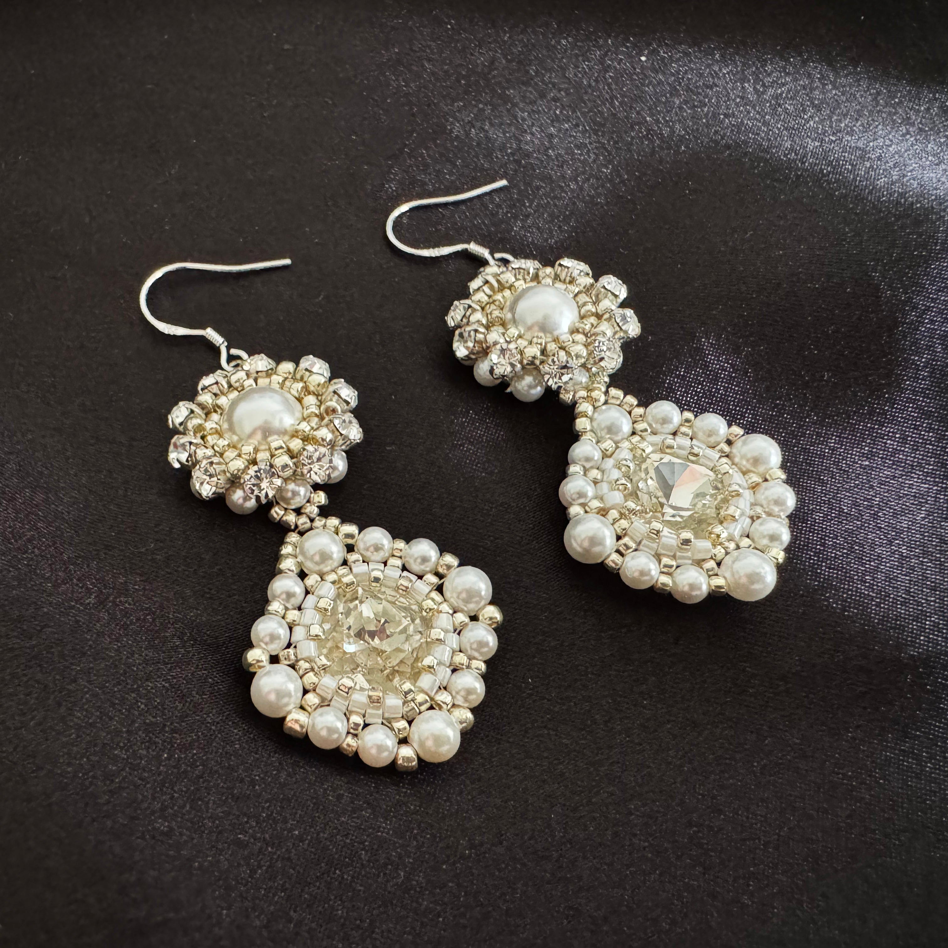 Kit - White Gemstone Pearl Earrings